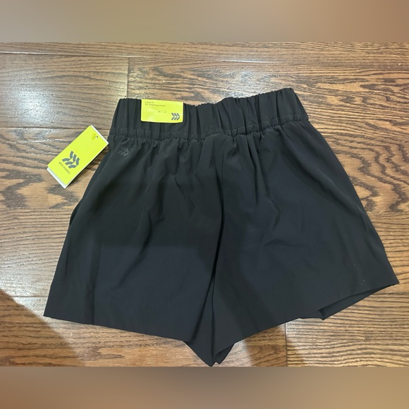 All in motion women’s shorts - Picture 2 of 2